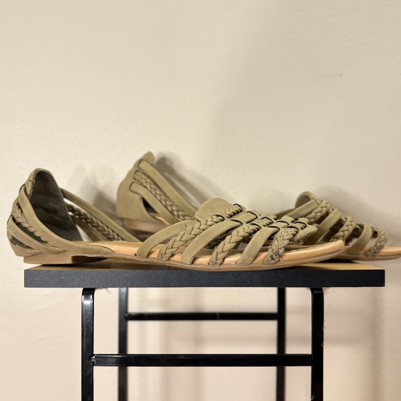 4/$10🎄City Classified Olive Tan Braided Sandals Size 7 - Picture 9 of 11